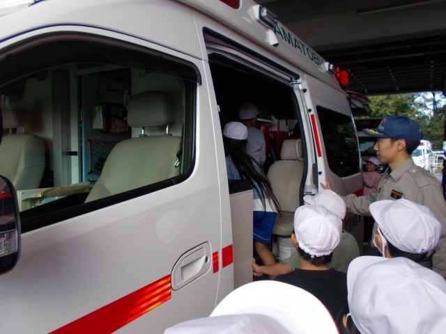 救急車の中も…